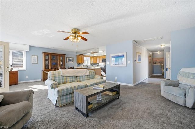 1226 Foursome LN, Virginia Beach, VA 23455