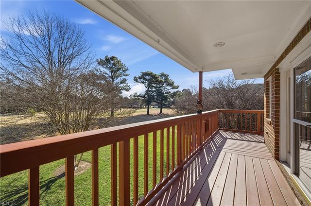 1226 Foursome LN, Virginia Beach, VA 23455