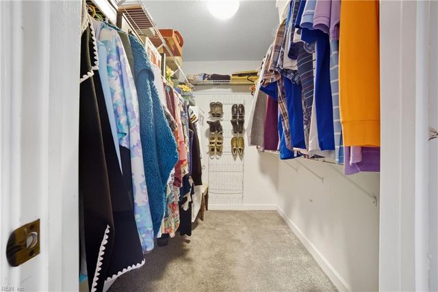 1226 Foursome LN, Virginia Beach, VA 23455