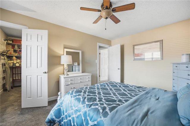 1226 Foursome LN, Virginia Beach, VA 23455