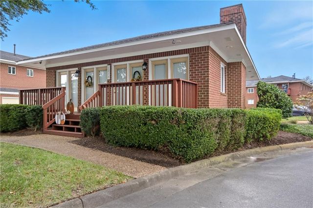 1226 Foursome LN, Virginia Beach, VA 23455