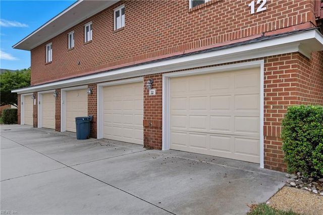 1226 Foursome LN, Virginia Beach, VA 23455