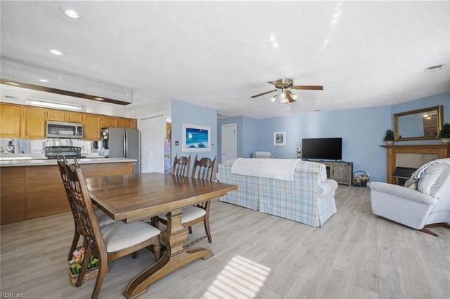 1226 Foursome LN, Virginia Beach, VA 23455