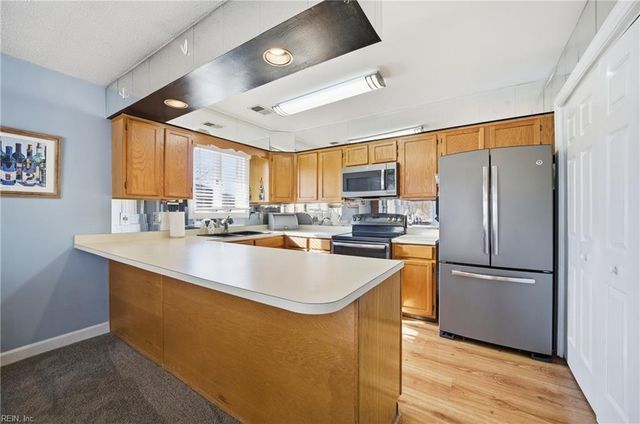 1226 Foursome LN, Virginia Beach, VA 23455