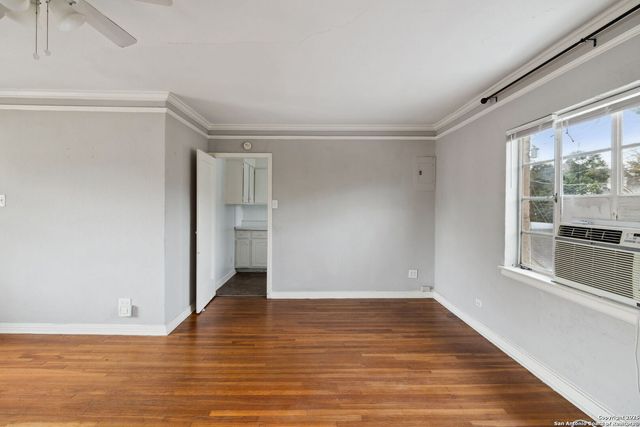 515 E Olmos Dr Apt 4, Olmos Park, TX 78212