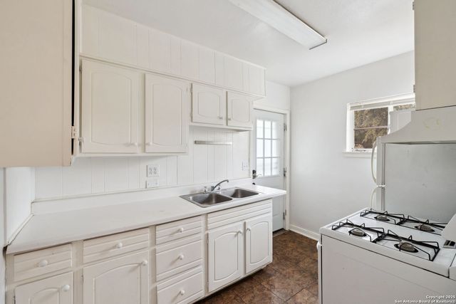 515 E Olmos Dr Apt 4, Olmos Park, TX 78212
