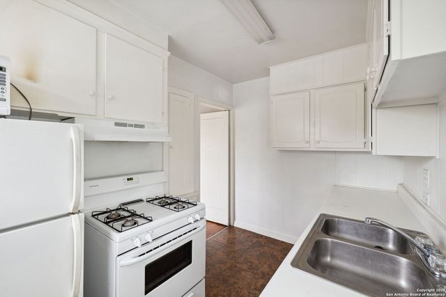 515 E Olmos Dr Apt 4, Olmos Park, TX 78212