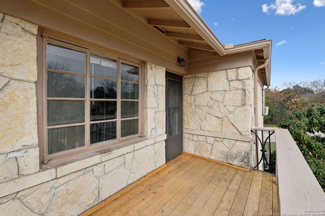 515 E Olmos Dr Apt 4, Olmos Park, TX 78212