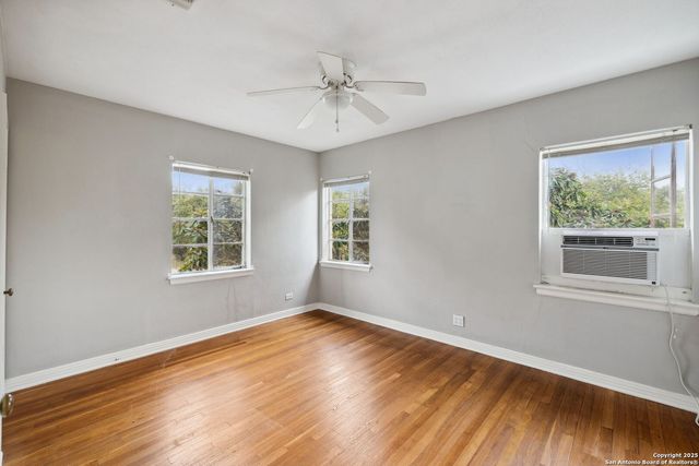 515 E Olmos Dr Apt 4, Olmos Park, TX 78212