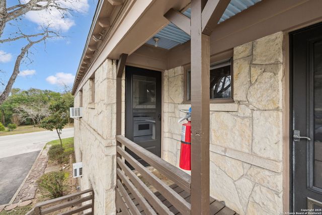 515 E Olmos Dr Apt 4, Olmos Park, TX 78212