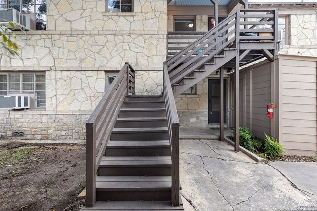 515 E Olmos Dr Apt 4, Olmos Park, TX 78212