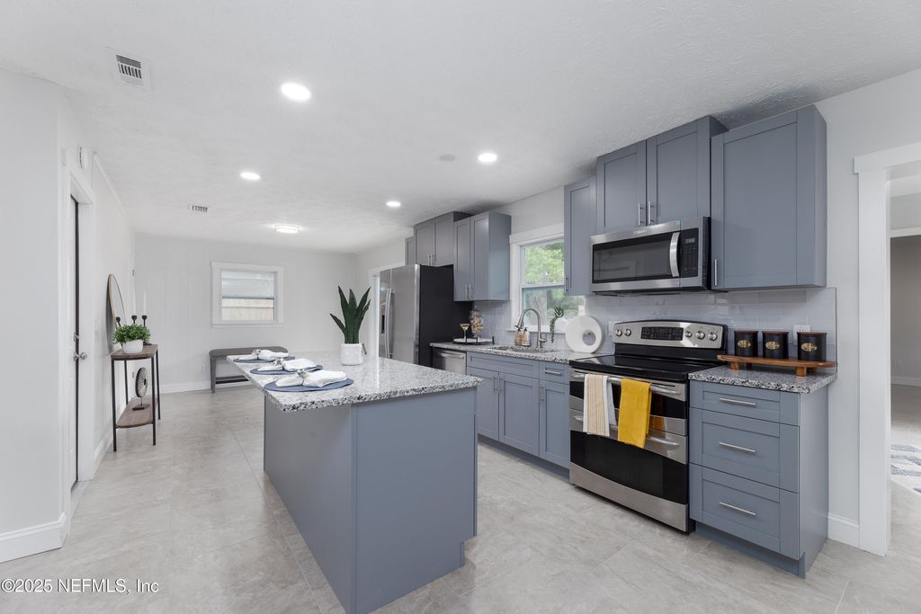 7869 JOLLIET Drive, Jacksonville, FL 32217