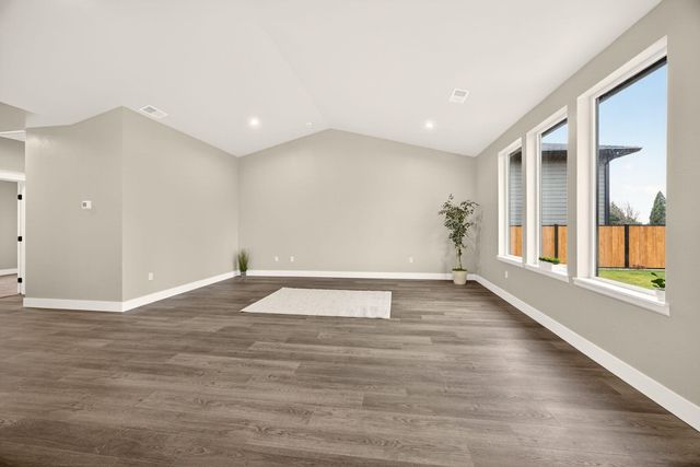 3129 Monaco Court, Medford, OR 97504