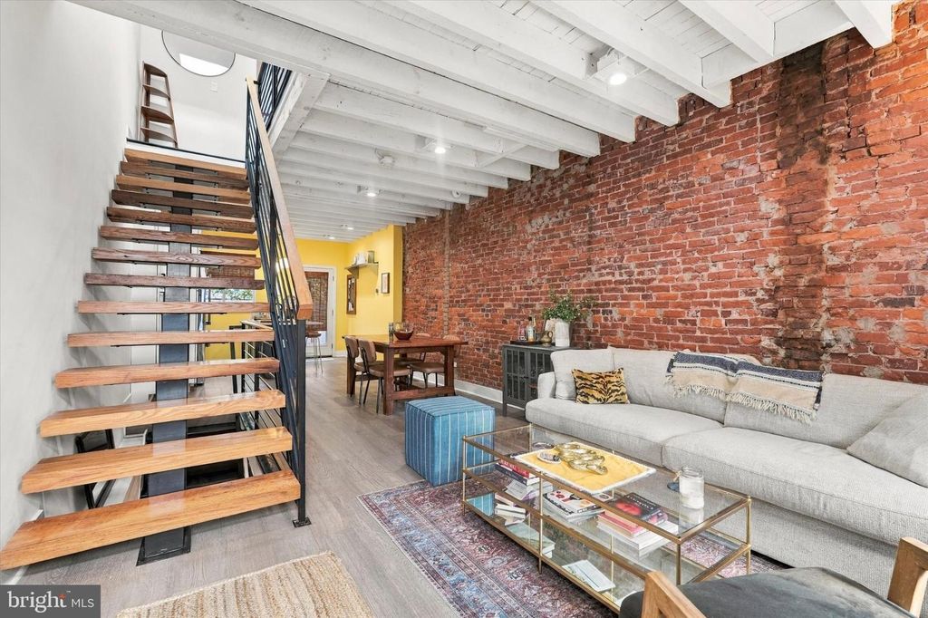 131 W WILT ST, PHILADELPHIA, PA 19122 — photo 2