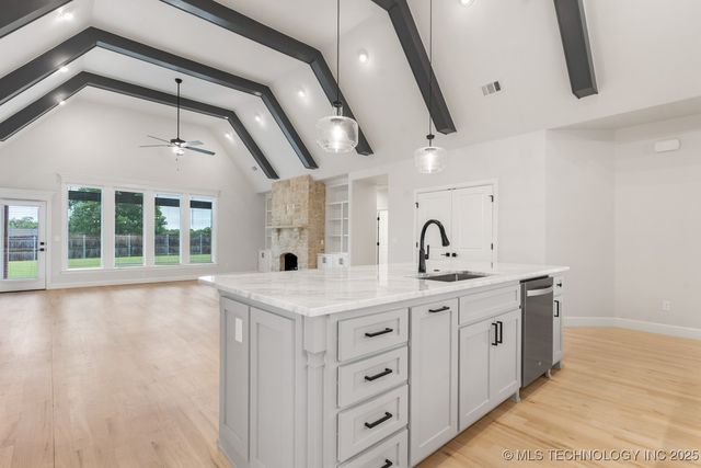 6617 S Fir Avenue, Broken Arrow, OK 74011