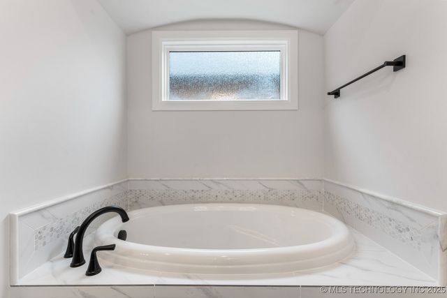 6617 S Fir Avenue, Broken Arrow, OK 74011