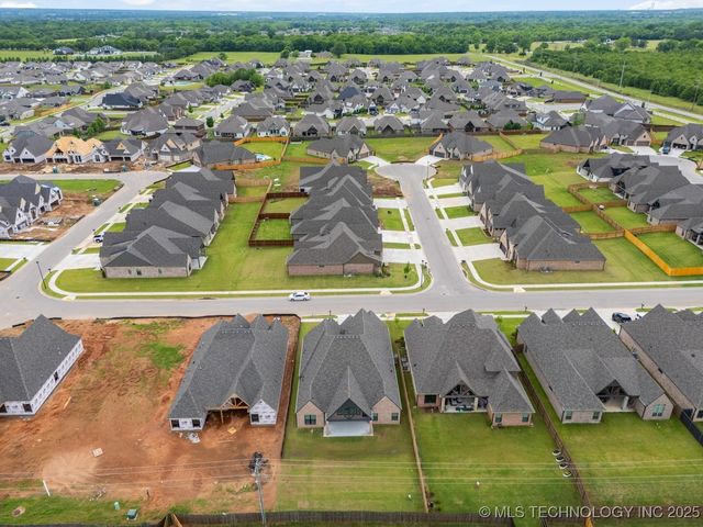 6617 S Fir Avenue, Broken Arrow, OK 74011