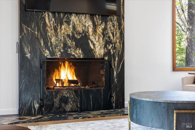 2656 Knob Hill Dr, Santa Rosa, CA 95404