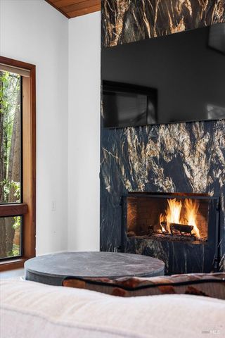 2656 Knob Hill Dr, Santa Rosa, CA 95404