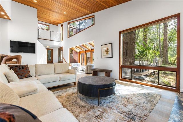 2656 Knob Hill Dr, Santa Rosa, CA 95404