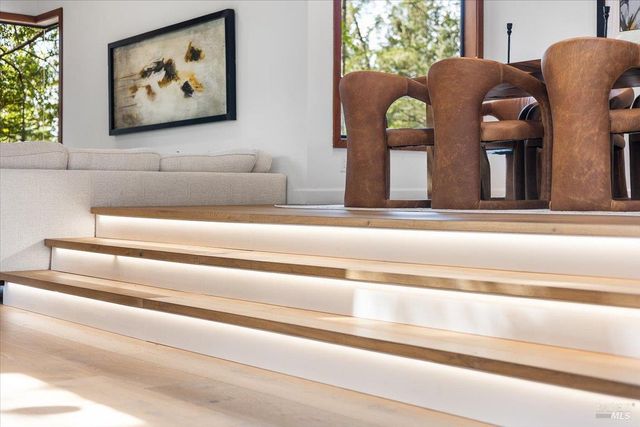 2656 Knob Hill Dr, Santa Rosa, CA 95404