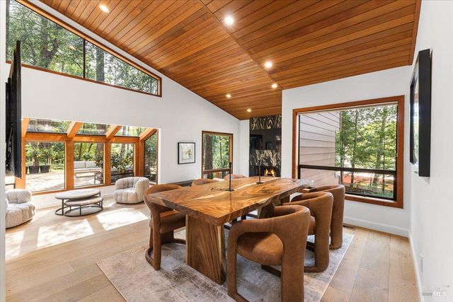 2656 Knob Hill Dr, Santa Rosa, CA 95404