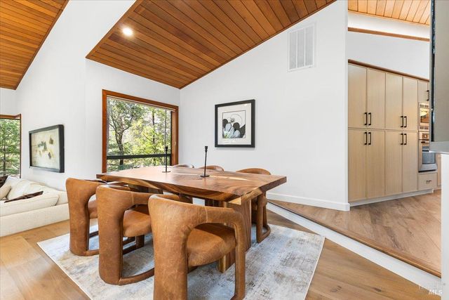 2656 Knob Hill Dr, Santa Rosa, CA 95404