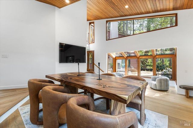 2656 Knob Hill Dr, Santa Rosa, CA 95404