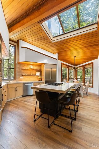 2656 Knob Hill Dr, Santa Rosa, CA 95404