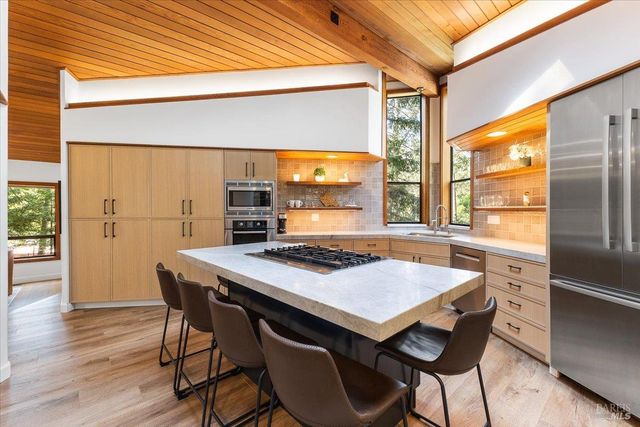 2656 Knob Hill Dr, Santa Rosa, CA 95404