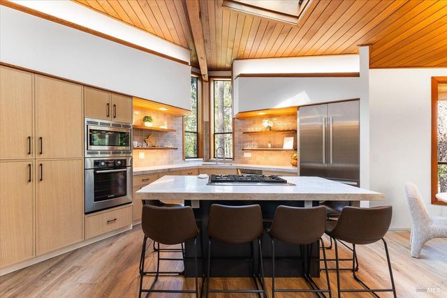 2656 Knob Hill Dr, Santa Rosa, CA 95404