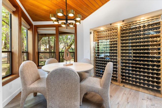 2656 Knob Hill Dr, Santa Rosa, CA 95404