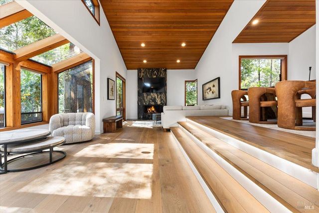 2656 Knob Hill Dr, Santa Rosa, CA 95404