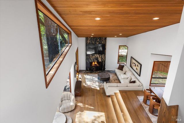 2656 Knob Hill Dr, Santa Rosa, CA 95404