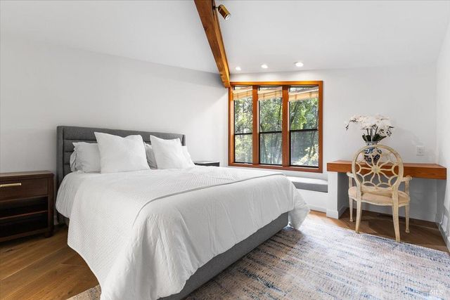 2656 Knob Hill Dr, Santa Rosa, CA 95404