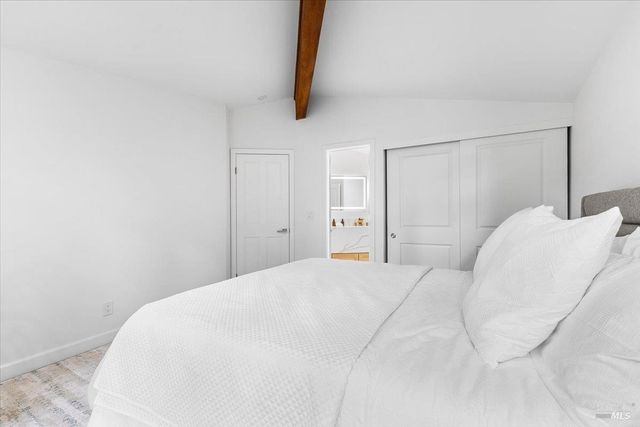 2656 Knob Hill Dr, Santa Rosa, CA 95404