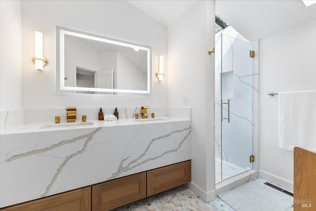 2656 Knob Hill Dr, Santa Rosa, CA 95404