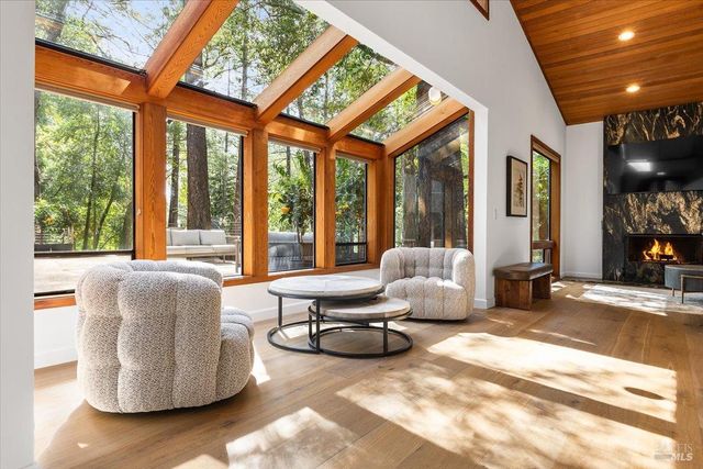 2656 Knob Hill Dr, Santa Rosa, CA 95404