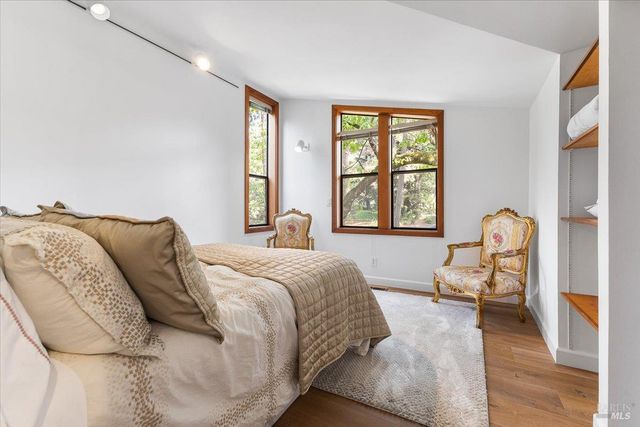 2656 Knob Hill Dr, Santa Rosa, CA 95404