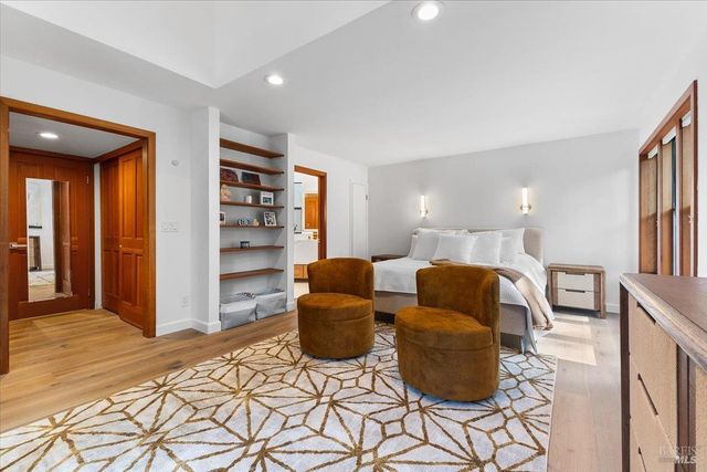 2656 Knob Hill Dr, Santa Rosa, CA 95404