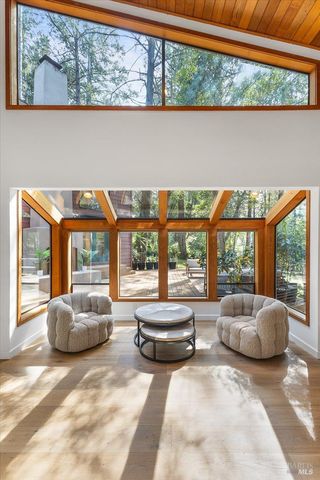 2656 Knob Hill Dr, Santa Rosa, CA 95404