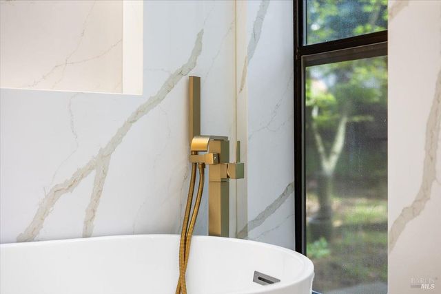 2656 Knob Hill Dr, Santa Rosa, CA 95404