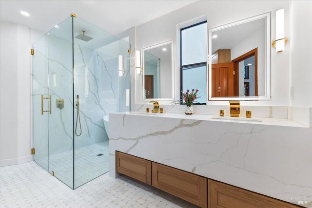 2656 Knob Hill Dr, Santa Rosa, CA 95404