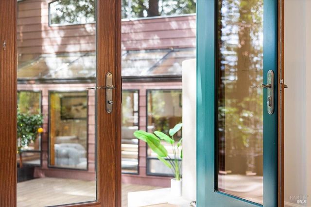 2656 Knob Hill Dr, Santa Rosa, CA 95404