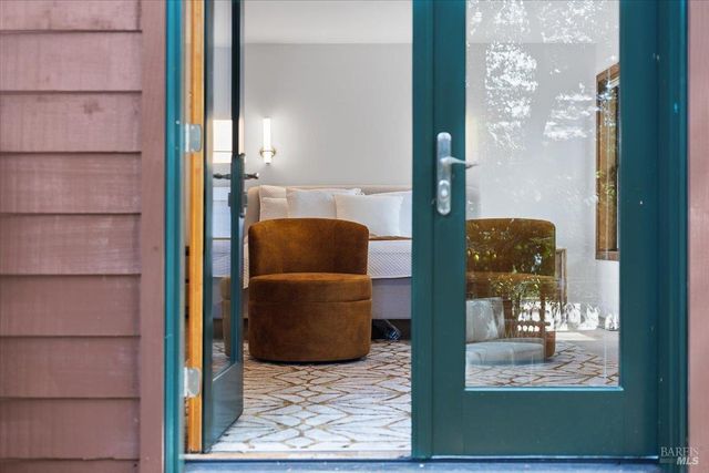 2656 Knob Hill Dr, Santa Rosa, CA 95404