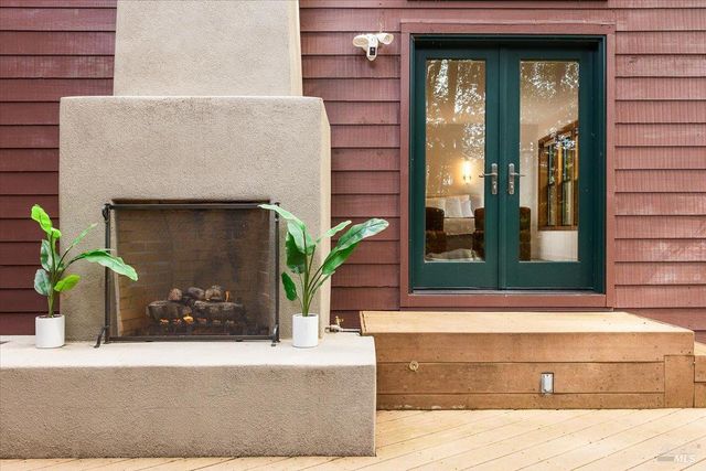 2656 Knob Hill Dr, Santa Rosa, CA 95404