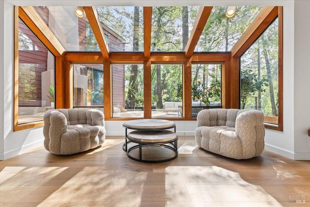 2656 Knob Hill Dr, Santa Rosa, CA 95404