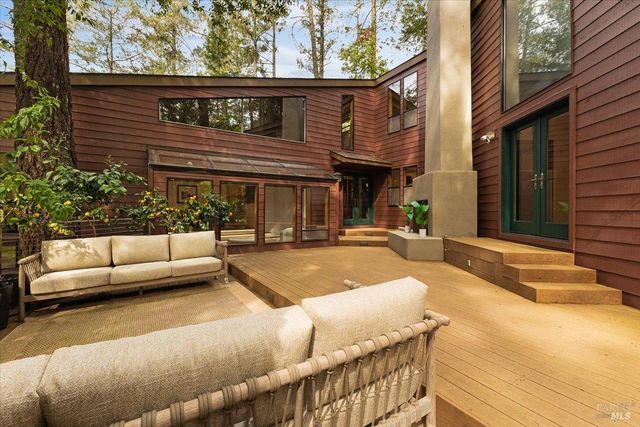 2656 Knob Hill Dr, Santa Rosa, CA 95404