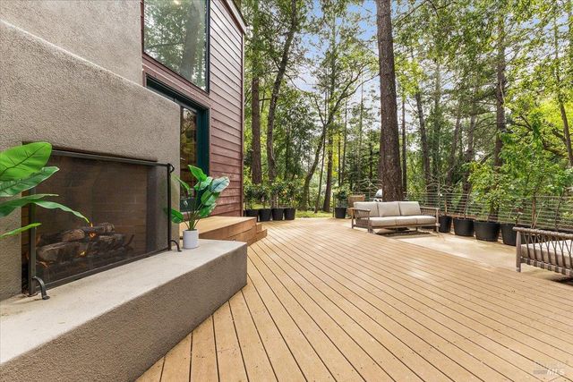 2656 Knob Hill Dr, Santa Rosa, CA 95404