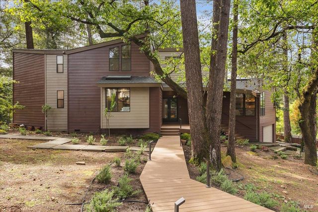 2656 Knob Hill Dr, Santa Rosa, CA 95404